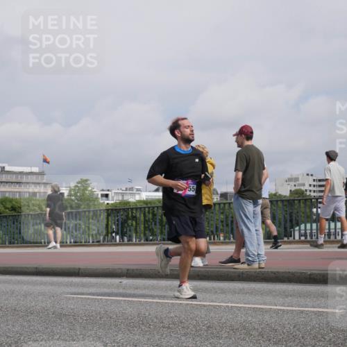 29.06.2025 - hella hamburg halbmarathon Luisa Fischer http://msf.ph/oto/8504999 29.06.2025 10:17:09 Kennedybrücke 55, 1406, 2990, 3939, 5546, 5670, 7209, 7802, 7840, 7991, 8001, 8147, 8409, 9845 meine-sportfotos.de
