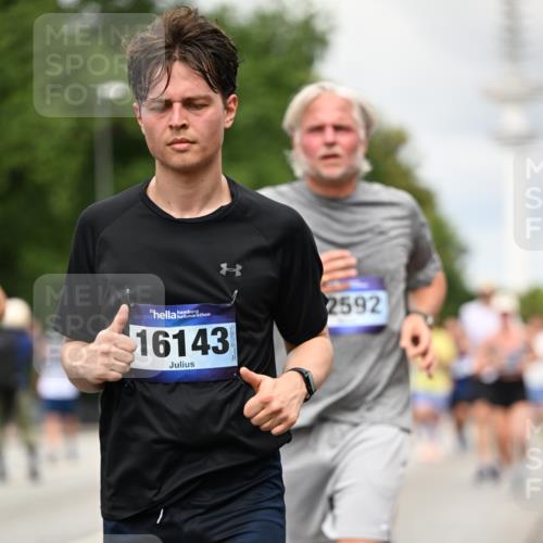 29.06.2025 - hella hamburg halbmarathon Dr. Thomas Lammeyer http://msf.ph/oto/8505008 29.06.2025 10:26:56 Kennedybrücke 2479, 2514, 2744, 2886, 3430, 3600, 3601, 3769, 3995, 4131, 4190, 4266, 4366, 4559, 4969, 4970, 5838, 6048, 6049, 6747, 6820, 6826, 6881, 6899, 7188, 7190, 7276, 7891, 7925, 8855, 8931, 9256, 9392, 10065, 10210, 10432, 10573, 10739, 10917 meine-sportfotos.de