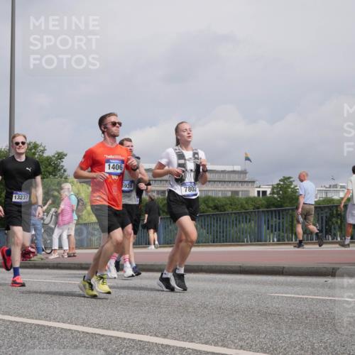 29.06.2025 - hella hamburg halbmarathon Luisa Fischer http://msf.ph/oto/8505018 29.06.2025 10:17:13 Kennedybrücke 12797, 13237, 1406, 8939, 7802, 1406, 2990, 3154, 3728, 3756, 3939, 5546, 5670, 6028, 6083, 7209, 7802, 7840, 7991, 8147, 8409 meine-sportfotos.de