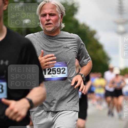 29.06.2025 - hella hamburg halbmarathon Dr. Thomas Lammeyer http://msf.ph/oto/8505019 29.06.2025 10:26:57 Kennedybrücke 2479, 2514, 2744, 2886, 3003, 3430, 3600, 3601, 3769, 3995, 4131, 4190, 4266, 4366, 4559, 4969, 4970, 5838, 6048, 6049, 6747, 6820, 6826, 6881, 6899, 7188, 7190, 7276, 7891, 7925, 8855, 8931, 9256, 9392, 10065, 10210, 10432, 10573, 10739, 10917 meine-sportfotos.de