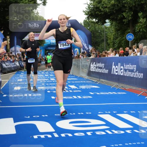 29.06.2025 - hella hamburg halbmarathon Strokosch-Dieckow http://msf.ph/oto/8505021 29.06.2025 10:51:29 Ziel 1335, 2411, 2946, 5008, 5820, 7943, 9214, 9656, 10691, 11422, 13327, 13403, 13792, 15871, 15950, 16357, 17131, 19007 meine-sportfotos.de