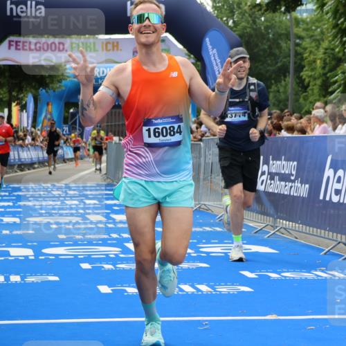 29.06.2025 - hella hamburg halbmarathon Strokosch-Dieckow http://msf.ph/oto/8505024 29.06.2025 10:41:35 Ziel 1512, 2579, 5987, 8358, 9640, 9885, 10894, 12588, 13457, 13714, 14275, 16084, 17159, 18442, 18491 meine-sportfotos.de