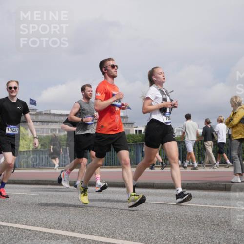 29.06.2025 - hella hamburg halbmarathon Luisa Fischer http://msf.ph/oto/8505025 29.06.2025 10:17:13 Kennedybrücke 12797, 13237, 780, 1406, 2990, 3154, 3728, 3756, 3939, 5546, 5670, 6028, 6083, 7209, 7802, 7840, 7991, 8147, 8409 meine-sportfotos.de