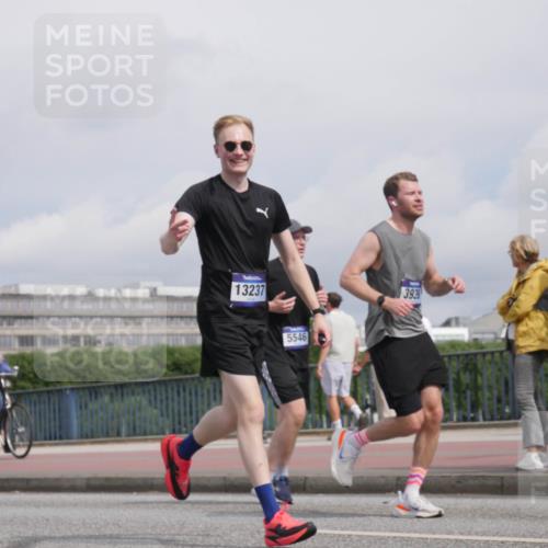 29.06.2025 - hella hamburg halbmarathon Luisa Fischer http://msf.ph/oto/8505032 29.06.2025 10:17:14 Kennedybrücke 13237, 5546, 3939, 1406, 2990, 3154, 3728, 3756, 3939, 5546, 5670, 6028, 6083, 7209, 7802, 7840, 7991, 8147, 8409, 10610 meine-sportfotos.de