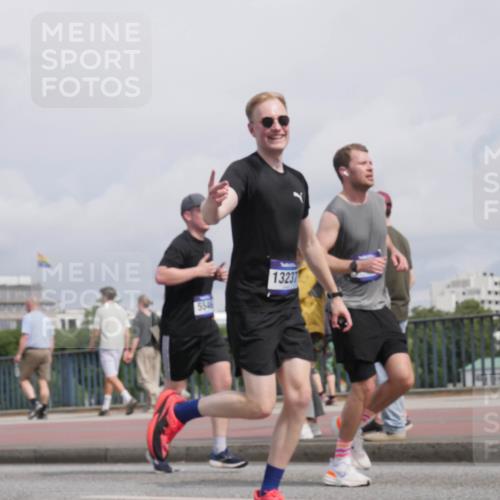 29.06.2025 - hella hamburg halbmarathon Luisa Fischer http://msf.ph/oto/8505036 29.06.2025 10:17:14 Kennedybrücke 5546, 13237, 1406, 2990, 3154, 3728, 3756, 3939, 5546, 5670, 6028, 6083, 7209, 7802, 7840, 7991, 8147, 8409, 10610 meine-sportfotos.de