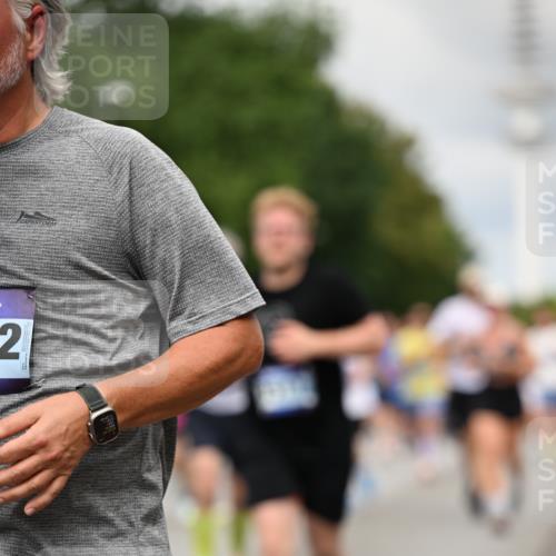 29.06.2025 - hella hamburg halbmarathon Dr. Thomas Lammeyer http://msf.ph/oto/8505037 29.06.2025 10:26:57 Kennedybrücke 2479, 2514, 2744, 2886, 3003, 3430, 3600, 3601, 3769, 3995, 4131, 4190, 4266, 4366, 4559, 4969, 4970, 5838, 6048, 6049, 6747, 6820, 6826, 6881, 6899, 7188, 7190, 7276, 7891, 7925, 8855, 8931, 9256, 9392, 10065, 10210, 10432, 10573, 10739, 10917 meine-sportfotos.de