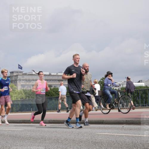 29.06.2025 - hella hamburg halbmarathon Luisa Fischer http://msf.ph/oto/8505047 29.06.2025 10:17:16 Kennedybrücke 139, 2490, 8409, 5670, 1406, 2990, 3154, 3728, 3756, 3939, 5546, 5670, 6028, 6083, 7209, 7840, 7991, 8147, 8409, 10610 meine-sportfotos.de