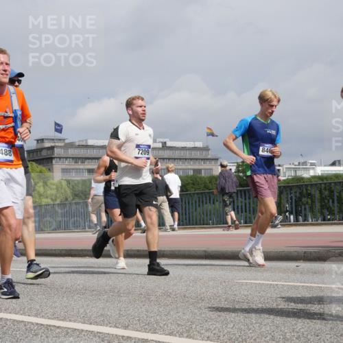 29.06.2025 - hella hamburg halbmarathon Luisa Fischer http://msf.ph/oto/8505067 29.06.2025 10:17:18 Kennedybrücke 14488, 7209, 846, 2990, 3020, 3154, 3728, 3756, 3834, 5546, 5670, 6028, 6083, 7209, 7840, 7991, 8147, 8409, 10610 meine-sportfotos.de