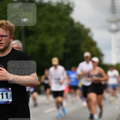 29.06.2025 - hella hamburg halbmarathon Dr. Thomas Lammeyer http://msf.ph/oto/8505071 29.06.2025 10:26:59 Kennedybrücke 2479, 2514, 2744, 2886, 3003, 3430, 3600, 3601, 3769, 3995, 4131, 4190, 4266, 4366, 4559, 4969, 4970, 5838, 6048, 6049, 6747, 6820, 6826, 6881, 6899, 7188, 7190, 7276, 7891, 7925, 8355, 8855, 8931, 9256, 9392, 10065, 10210, 10432, 10573, 10739, 10917 meine-sportfotos.de