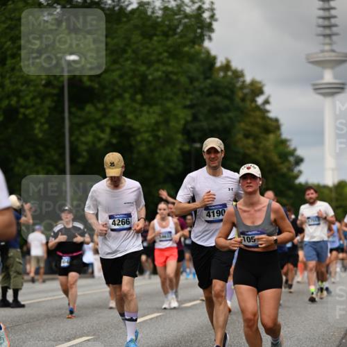 29.06.2025 - hella hamburg halbmarathon Dr. Thomas Lammeyer http://msf.ph/oto/8505087 29.06.2025 10:27:00 Kennedybrücke 2022, 2479, 2514, 2744, 2886, 3003, 3430, 3600, 3601, 3769, 3995, 4131, 4190, 4266, 4366, 4559, 4969, 4970, 5629, 5838, 6048, 6049, 6747, 6820, 6826, 6881, 7188, 7190, 7276, 7891, 7925, 8355, 8715, 8855, 8931, 9256, 9392, 10065, 10210, 10432, 10573, 10917 meine-sportfotos.de