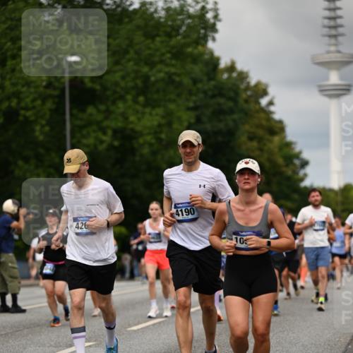 29.06.2025 - hella hamburg halbmarathon Dr. Thomas Lammeyer http://msf.ph/oto/8505101 29.06.2025 10:27:00 Kennedybrücke 2022, 2479, 2514, 2744, 2886, 3003, 3430, 3600, 3601, 3769, 3995, 4131, 4190, 4266, 4366, 4559, 4969, 4970, 5629, 5838, 6048, 6049, 6747, 6820, 6826, 6881, 7188, 7190, 7276, 7891, 7925, 8355, 8715, 8855, 8931, 9256, 9392, 10065, 10210, 10432, 10573, 10917 meine-sportfotos.de