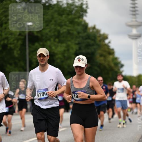 29.06.2025 - hella hamburg halbmarathon Dr. Thomas Lammeyer http://msf.ph/oto/8505123 29.06.2025 10:27:01 Kennedybrücke 2022, 2479, 2514, 2744, 2886, 3003, 3430, 3600, 3601, 3769, 3995, 4131, 4190, 4266, 4366, 4969, 4970, 5629, 5838, 6048, 6049, 6747, 6784, 6785, 6820, 6826, 6881, 7188, 7190, 7276, 7891, 7925, 8355, 8715, 8855, 8931, 9256, 9392, 10065, 10210, 10432, 10573, 10917 meine-sportfotos.de