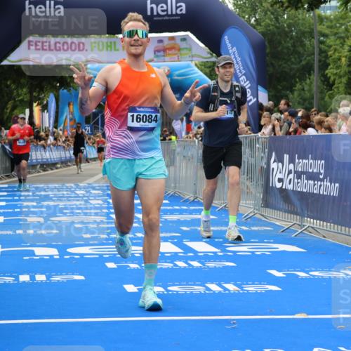 29.06.2025 - hella hamburg halbmarathon Strokosch-Dieckow http://msf.ph/oto/8505125 29.06.2025 10:41:34 Ziel 2579, 4893, 5987, 8358, 9640, 9885, 10894, 12588, 13457, 13714, 14275, 16084, 17159, 17882, 18442, 18491 meine-sportfotos.de