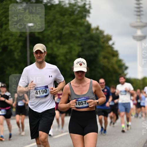 29.06.2025 - hella hamburg halbmarathon Dr. Thomas Lammeyer http://msf.ph/oto/8505127 29.06.2025 10:27:01 Kennedybrücke 2022, 2479, 2514, 2744, 2886, 3003, 3430, 3600, 3601, 3769, 3995, 4131, 4190, 4266, 4366, 4969, 4970, 5629, 5838, 6048, 6049, 6747, 6784, 6785, 6820, 6826, 6881, 7188, 7190, 7276, 7891, 7925, 8355, 8715, 8855, 8931, 9256, 9392, 10065, 10210, 10432, 10573, 10917 meine-sportfotos.de