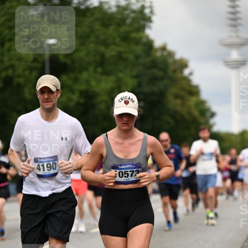 29.06.2025 - hella hamburg halbmarathon Dr. Thomas Lammeyer http://msf.ph/oto/8505135 29.06.2025 10:27:02 Kennedybrücke 2022, 2479, 2514, 2744, 2886, 3003, 3430, 3600, 3601, 3769, 4190, 4266, 4366, 4969, 4970, 5629, 5838, 6048, 6049, 6747, 6784, 6785, 6826, 6881, 7188, 7190, 7276, 7891, 7925, 8355, 8715, 8931, 9256, 9392, 10065, 10210, 10432, 10573, 10917 meine-sportfotos.de