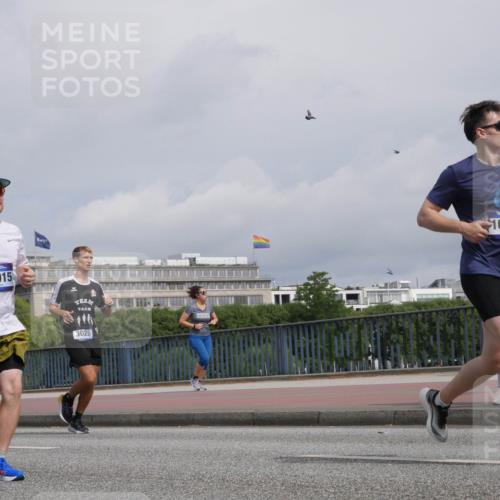 29.06.2025 - hella hamburg halbmarathon Luisa Fischer http://msf.ph/oto/8505137 29.06.2025 10:17:25 Kennedybrücke 34, 015, 3020, 16126, 1071, 1131, 1480, 3020, 3025, 3154, 3728, 3756, 3834, 5191, 6366, 6717, 7442, 8055, 9173, 9663, 10224, 10610 meine-sportfotos.de