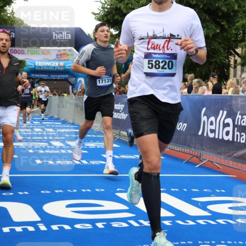 29.06.2025 - hella hamburg halbmarathon Strokosch-Dieckow http://msf.ph/oto/8505166 29.06.2025 10:51:27 Ziel 1335, 2364, 2411, 2946, 5820, 7943, 8989, 9214, 9656, 10691, 11124, 11422, 13047, 13403, 13792, 14994, 15871, 15950, 16357, 17131, 18489 meine-sportfotos.de