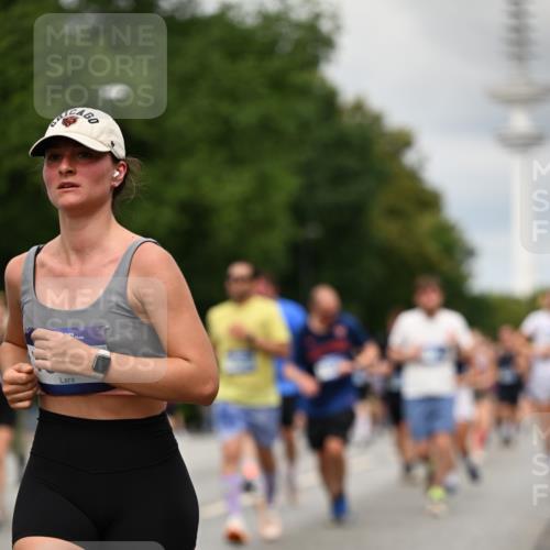 29.06.2025 - hella hamburg halbmarathon Dr. Thomas Lammeyer http://msf.ph/oto/8505169 29.06.2025 10:27:02 Kennedybrücke 2022, 2479, 2514, 2744, 2886, 3003, 3430, 3600, 3601, 3769, 4190, 4266, 4366, 4969, 4970, 5629, 5838, 6048, 6049, 6747, 6784, 6785, 6826, 6881, 7188, 7190, 7276, 7891, 7925, 8355, 8715, 8931, 9256, 9392, 10065, 10210, 10432, 10573, 10917 meine-sportfotos.de
