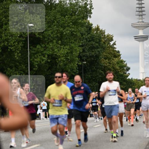 29.06.2025 - hella hamburg halbmarathon Dr. Thomas Lammeyer http://msf.ph/oto/8505182 29.06.2025 10:27:03 Kennedybrücke 2022, 2479, 2514, 2744, 2886, 3003, 3430, 3600, 3601, 3769, 4190, 4266, 4366, 4969, 4970, 5629, 5798, 5838, 6048, 6049, 6747, 6784, 6785, 6826, 6881, 7188, 7190, 7276, 7891, 7925, 8355, 8715, 8931, 9256, 9392, 10088, 10210, 10432, 10573, 10917 meine-sportfotos.de