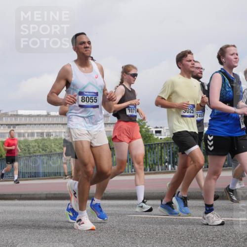 29.06.2025 - hella hamburg halbmarathon Luisa Fischer http://msf.ph/oto/8505225 29.06.2025 10:17:35 Kennedybrücke 17975, 8055, 1071, 3025, 7453, 172, 1071, 1480, 1728, 3025, 3454, 3691, 6181, 6366, 6717, 6724, 8055, 8563, 8755, 9173, 10224 meine-sportfotos.de