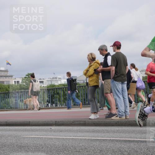 29.06.2025 - hella hamburg halbmarathon Luisa Fischer http://msf.ph/oto/8505259 29.06.2025 10:17:39 Kennedybrücke 14497, 1728, 2046, 3454, 3691, 6181, 6724, 7446, 7447, 8563, 8755 meine-sportfotos.de