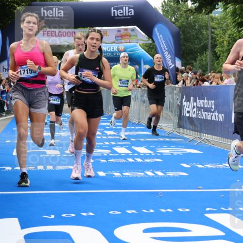 29.06.2025 - hella hamburg halbmarathon Strokosch-Dieckow http://msf.ph/oto/8505279 29.06.2025 10:41:31 Ziel 2579, 2797, 3204, 4893, 5987, 7774, 7796, 8358, 9885, 10894, 12588, 13457, 13714, 14275, 14555, 16084, 17159, 17882, 18412, 18442, 18491, 18573 meine-sportfotos.de