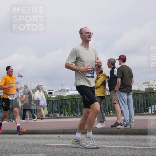 29.06.2025 - hella hamburg halbmarathon Luisa Fischer http://msf.ph/oto/8505282 29.06.2025 10:17:44 Kennedybrücke 401, 8563, 5700, 2046, 2690, 3454, 3691, 7195, 7446, 7447, 7881, 8522, 8563, 8892, 9709 meine-sportfotos.de