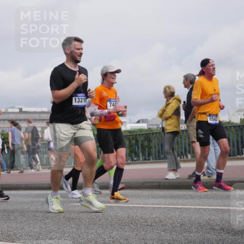 29.06.2025 - hella hamburg halbmarathon Luisa Fischer http://msf.ph/oto/8505295 29.06.2025 10:17:45 Kennedybrücke 14314, 1321, 13674, 744, 8563, 2046, 2690, 3454, 3691, 7195, 7446, 7447, 7881, 8275, 8522, 8563, 8854, 8892, 9709 meine-sportfotos.de