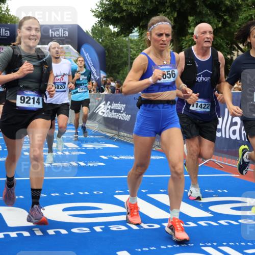 29.06.2025 - hella hamburg halbmarathon Strokosch-Dieckow http://msf.ph/oto/8505305 29.06.2025 10:51:26 Ziel 1335, 2364, 2411, 2946, 5820, 6776, 7943, 8989, 9214, 9656, 10691, 11124, 11422, 13047, 13403, 13792, 14865, 14994, 15871, 15950, 16357, 17131, 18489 meine-sportfotos.de