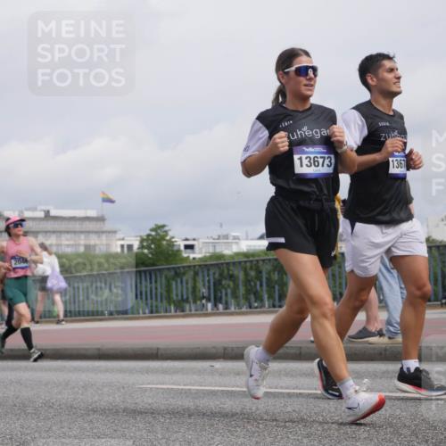 29.06.2025 - hella hamburg halbmarathon Luisa Fischer http://msf.ph/oto/8505308 29.06.2025 10:17:47 Kennedybrücke 2046, 13673, 1367, 2046, 2690, 4641, 7195, 7446, 7447, 7881, 8275, 8522, 8563, 8854, 8892, 9709, 10589, 10717 meine-sportfotos.de