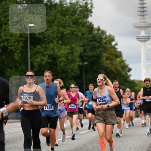 29.06.2025 - hella hamburg halbmarathon Dr. Thomas Lammeyer http://msf.ph/oto/8505336 29.06.2025 10:27:10 Kennedybrücke 1372, 1853, 2022, 2294, 2514, 2744, 2886, 3003, 3430, 3600, 3601, 3769, 4190, 4266, 4969, 5223, 5629, 5798, 5838, 6048, 6578, 6747, 6784, 6785, 6881, 7188, 7190, 7266, 7891, 7919, 8355, 8715, 9256, 9392, 10088, 10432, 10573 meine-sportfotos.de