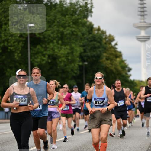 29.06.2025 - hella hamburg halbmarathon Dr. Thomas Lammeyer http://msf.ph/oto/8505349 29.06.2025 10:27:11 Kennedybrücke 1029, 1372, 1853, 2022, 2294, 2514, 2744, 2886, 3003, 3600, 3601, 3769, 4190, 4266, 4969, 5223, 5629, 5798, 5838, 6048, 6578, 6747, 6784, 6785, 6881, 7266, 7891, 7919, 8355, 8715, 9256, 9392, 10088, 10432, 10573 meine-sportfotos.de
