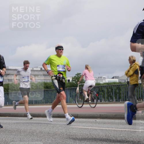 29.06.2025 - hella hamburg halbmarathon Luisa Fischer http://msf.ph/oto/8505354 29.06.2025 10:17:52 Kennedybrücke 14999, 7881, 15150, 7195, 9709, 1296, 1379, 1745, 2281, 2690, 3507, 3509, 4495, 4641, 5608, 5800, 6710, 7195, 7881, 8239, 8256, 8275, 8522, 8854, 8892, 9709, 10589, 10717 meine-sportfotos.de