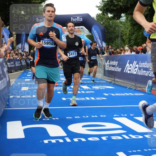 29.06.2025 - hella hamburg halbmarathon Strokosch-Dieckow http://msf.ph/oto/8505356 29.06.2025 10:51:23 Ziel 1335, 1817, 2364, 2411, 2636, 2718, 2946, 4814, 5820, 6657, 6776, 7943, 8316, 8989, 9214, 9656, 10480, 10667, 11124, 11422, 12016, 13047, 13403, 13792, 14865, 14994, 15871, 15950, 16357, 17131, 18019, 18489 meine-sportfotos.de