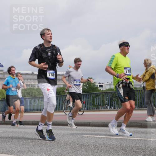 29.06.2025 - hella hamburg halbmarathon Luisa Fischer http://msf.ph/oto/8505359 29.06.2025 10:17:52 Kennedybrücke 14999, 788, 15150, 7195, 1296, 1379, 1745, 2281, 2690, 3507, 3509, 4495, 4641, 5608, 5800, 6710, 7195, 7881, 8239, 8256, 8275, 8522, 8854, 8892, 9709, 10589, 10717 meine-sportfotos.de
