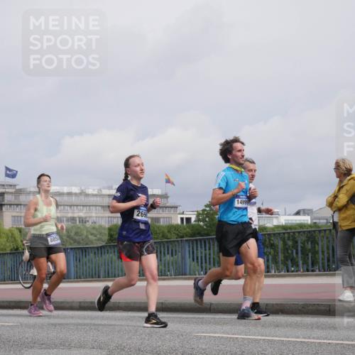 29.06.2025 - hella hamburg halbmarathon Luisa Fischer http://msf.ph/oto/8505368 29.06.2025 10:17:54 Kennedybrücke 8275, 8854, 2690, 14999, 1296, 1379, 1575, 1745, 2281, 2690, 3507, 3509, 4495, 4641, 5608, 5800, 6317, 6710, 7195, 7881, 8239, 8256, 8275, 8854, 8892, 9709, 10589, 10717 meine-sportfotos.de