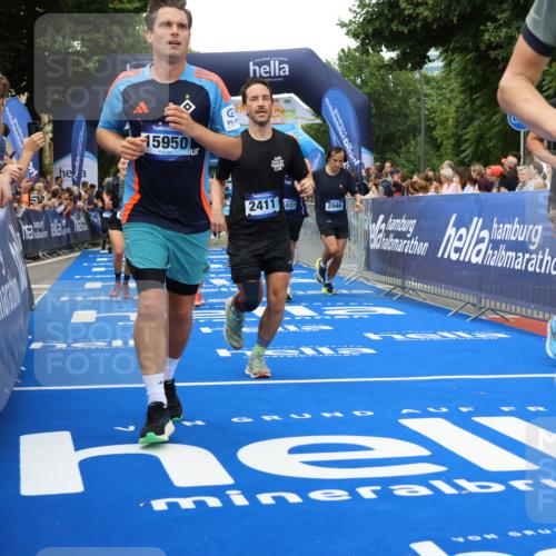 29.06.2025 - hella hamburg halbmarathon Strokosch-Dieckow http://msf.ph/oto/8505372 29.06.2025 10:51:23 Ziel 1335, 1817, 2364, 2411, 2636, 2718, 2946, 4814, 5820, 6657, 6776, 7943, 8316, 8989, 9214, 9656, 10480, 10667, 11124, 11422, 12016, 13047, 13403, 13792, 14865, 14994, 15871, 15950, 16357, 17131, 18019, 18489 meine-sportfotos.de