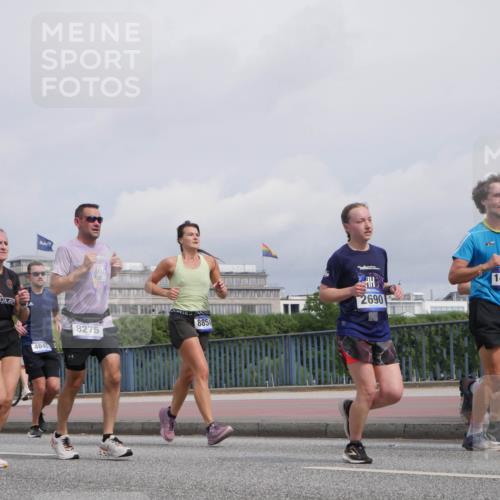 29.06.2025 - hella hamburg halbmarathon Luisa Fischer http://msf.ph/oto/8505375 29.06.2025 10:17:54 Kennedybrücke 0717, 683, 8275, 4641, 8854, 2690, 14999, 1296, 1379, 1575, 1745, 2281, 2690, 3507, 3509, 4495, 4641, 5608, 5800, 6317, 6710, 7195, 7881, 8239, 8256, 8275, 8854, 8892, 9709, 10589, 10717 meine-sportfotos.de