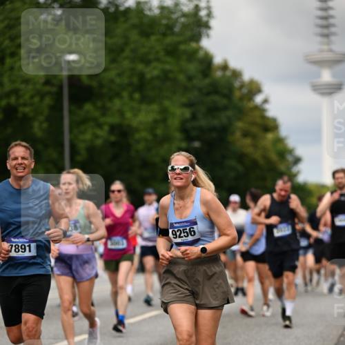 29.06.2025 - hella hamburg halbmarathon Dr. Thomas Lammeyer http://msf.ph/oto/8505378 29.06.2025 10:27:12 Kennedybrücke 1029, 1372, 1853, 2022, 2294, 2514, 2744, 3003, 3600, 3601, 3769, 4190, 4266, 4969, 5223, 5629, 5798, 5838, 6048, 6578, 6747, 6784, 6785, 6881, 7266, 7891, 7919, 8355, 8715, 9256, 9392, 10088, 10432, 10573 meine-sportfotos.de