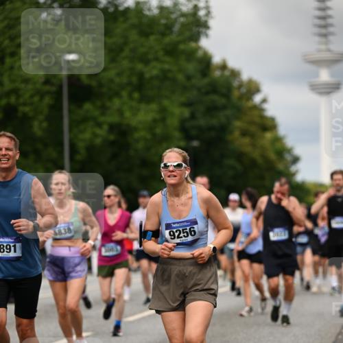 29.06.2025 - hella hamburg halbmarathon Dr. Thomas Lammeyer http://msf.ph/oto/8505381 29.06.2025 10:27:12 Kennedybrücke 1029, 1372, 1853, 2022, 2294, 2514, 2744, 3003, 3600, 3601, 3769, 4190, 4266, 4969, 5223, 5629, 5798, 5838, 6048, 6578, 6747, 6784, 6785, 6881, 7266, 7891, 7919, 8355, 8715, 9256, 9392, 10088, 10432, 10573 meine-sportfotos.de