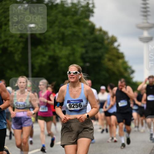29.06.2025 - hella hamburg halbmarathon Dr. Thomas Lammeyer http://msf.ph/oto/8505391 29.06.2025 10:27:12 Kennedybrücke 1029, 1372, 1853, 2022, 2294, 2514, 2744, 3003, 3600, 3601, 3769, 4190, 4266, 4969, 5223, 5629, 5798, 5838, 6048, 6578, 6747, 6784, 6785, 6881, 7266, 7891, 7919, 8355, 8715, 9256, 9392, 10088, 10432, 10573 meine-sportfotos.de