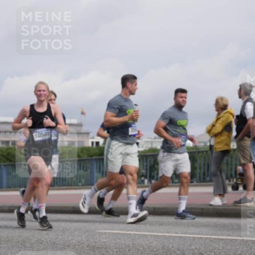 29.06.2025 - hella hamburg halbmarathon Luisa Fischer http://msf.ph/oto/8505406 29.06.2025 10:17:58 Kennedybrücke 1296, 10589, 1296, 1379, 1575, 1745, 2281, 3507, 3509, 4495, 4641, 5608, 5800, 5981, 6317, 6710, 7439, 8239, 8256, 8275, 8854, 9911, 9975, 10589, 10717, 10858 meine-sportfotos.de