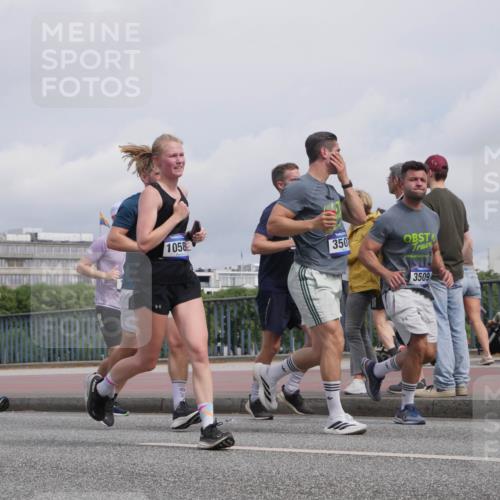 29.06.2025 - hella hamburg halbmarathon Luisa Fischer http://msf.ph/oto/8505412 29.06.2025 10:17:58 Kennedybrücke 5608, 1296, 1058, 350, 3509, 1296, 1379, 1575, 1745, 2281, 3507, 3509, 4495, 4641, 5608, 5800, 5981, 6317, 6710, 7439, 8239, 8256, 8275, 8854, 9911, 9975, 10589, 10717, 10858 meine-sportfotos.de