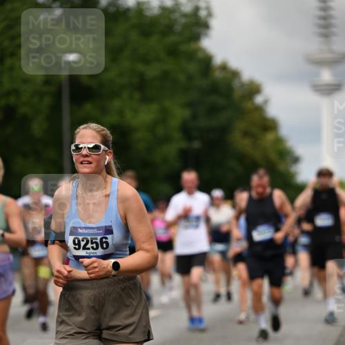29.06.2025 - hella hamburg halbmarathon Dr. Thomas Lammeyer http://msf.ph/oto/8505413 29.06.2025 10:27:13 Kennedybrücke 1029, 1372, 1853, 2022, 2294, 2514, 2744, 3003, 3600, 3601, 3769, 4190, 4266, 4793, 4969, 5223, 5629, 5798, 5838, 6048, 6578, 6747, 6784, 6785, 6881, 7266, 7891, 7919, 8355, 8715, 9256, 9301, 9512, 10088, 10432, 10573 meine-sportfotos.de