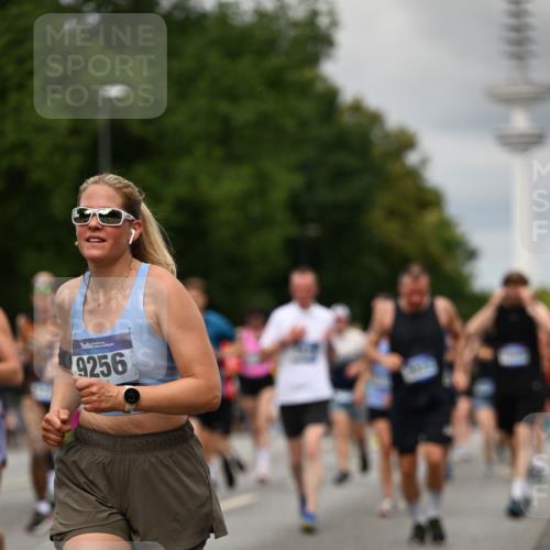 29.06.2025 - hella hamburg halbmarathon Dr. Thomas Lammeyer http://msf.ph/oto/8505419 29.06.2025 10:27:13 Kennedybrücke 1029, 1372, 1853, 2022, 2294, 2514, 2744, 3003, 3600, 3601, 3769, 4190, 4266, 4793, 4969, 5223, 5629, 5798, 5838, 6048, 6578, 6747, 6784, 6785, 6881, 7266, 7891, 7919, 8355, 8715, 9256, 9301, 9512, 10088, 10432, 10573 meine-sportfotos.de