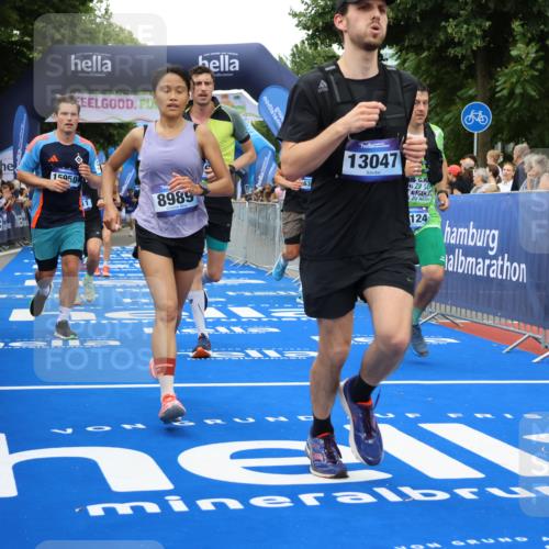 29.06.2025 - hella hamburg halbmarathon Strokosch-Dieckow http://msf.ph/oto/8505431 29.06.2025 10:51:22 Ziel 1461, 1817, 2364, 2411, 2636, 2718, 2946, 4814, 5820, 6657, 6776, 7943, 8316, 8930, 8989, 9214, 9476, 9656, 10480, 10667, 11124, 11422, 12016, 13047, 13403, 13792, 14865, 14994, 15871, 15950, 16357, 17131, 18019, 18489 meine-sportfotos.de