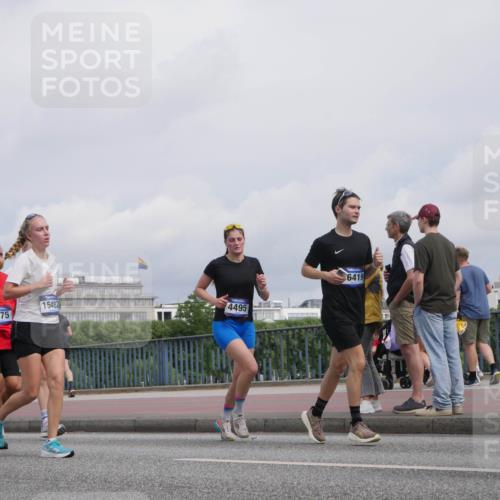 29.06.2025 - hella hamburg halbmarathon Luisa Fischer http://msf.ph/oto/8505452 29.06.2025 10:18:02 Kennedybrücke 1575, 15482, 4495, 6419, 1296, 1379, 1524, 1575, 1745, 2281, 3513, 3650, 4495, 5608, 5981, 6317, 6710, 7439, 8239, 8256, 8609, 9911, 9975, 10858 meine-sportfotos.de