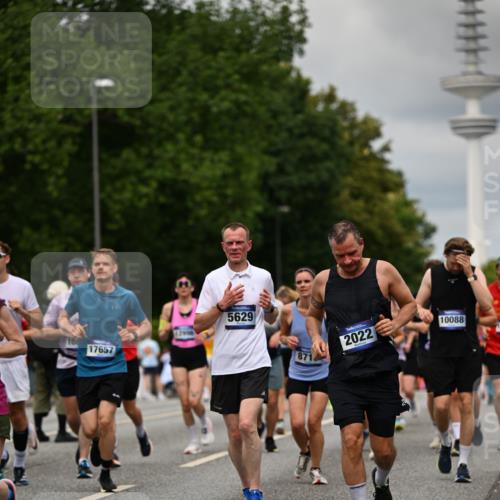 29.06.2025 - hella hamburg halbmarathon Dr. Thomas Lammeyer http://msf.ph/oto/8505464 29.06.2025 10:27:14 Kennedybrücke 1029, 1372, 1853, 2022, 2294, 2514, 2744, 3003, 3600, 3601, 3769, 4793, 4969, 5223, 5629, 5798, 5838, 6048, 6578, 6747, 6784, 6785, 7266, 7891, 7919, 8355, 8715, 9256, 9301, 9512, 10088, 10432, 10573 meine-sportfotos.de