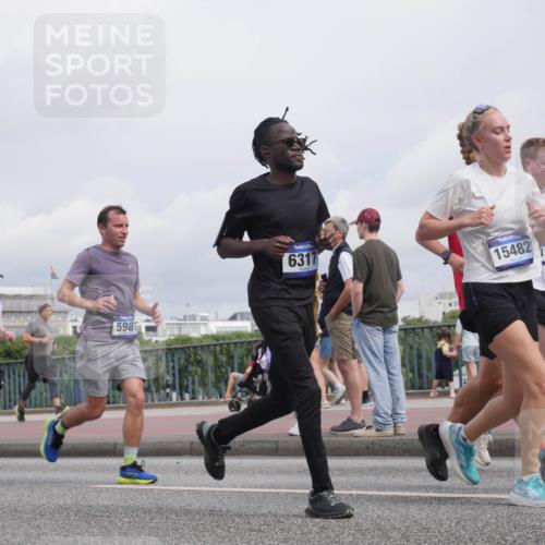 29.06.2025 - hella hamburg halbmarathon Luisa Fischer http://msf.ph/oto/8505470 29.06.2025 10:18:04 Kennedybrücke 7439, 598, 6317, 15482, 11683, 1379, 1524, 1575, 3513, 3650, 4495, 5981, 6248, 6317, 6710, 7439, 8237, 8256, 8609, 9911, 9975, 10858 meine-sportfotos.de