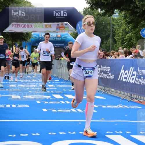29.06.2025 - hella hamburg halbmarathon Strokosch-Dieckow http://msf.ph/oto/8505471 29.06.2025 10:41:27 Ziel 1570, 2579, 2797, 3204, 4893, 5987, 6771, 7432, 7774, 7796, 8358, 9885, 10783, 10894, 12588, 13457, 14275, 14555, 16084, 16816, 17159, 17882, 18412, 18442, 18491, 18509, 18573 meine-sportfotos.de